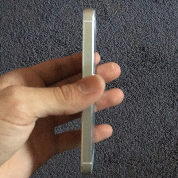 iPhone 5 - Picture 2 of 3